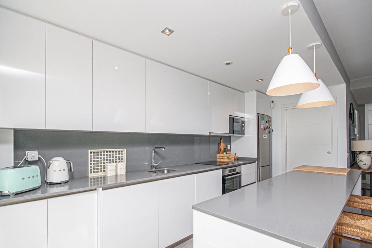 3 bedroom Apartment for sale in La Cala de Mijas with garage - € 729,000 (Ref: 9854697)