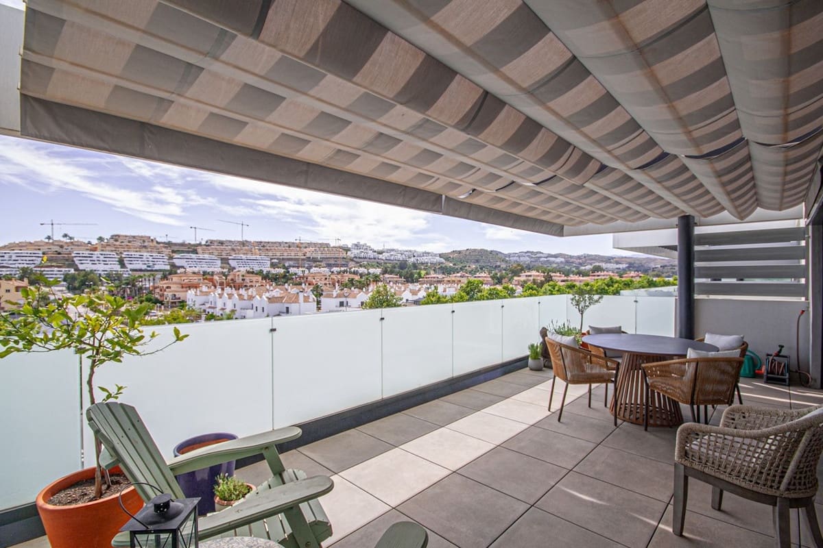 3 bedroom Apartment for sale in La Cala de Mijas with garage - € 729,000 (Ref: 9854697)