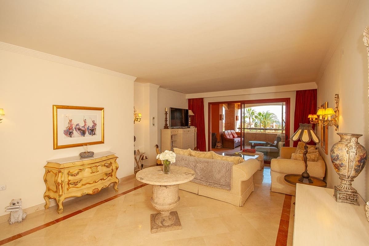 2 soveværelse Lejlighed til salg i Bahia de Marbella - € 850.000 (Ref: 9854698)