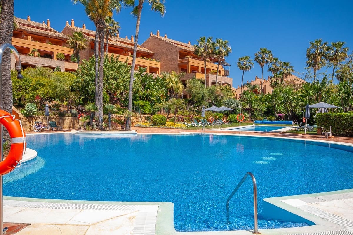 2 soveværelse Lejlighed til salg i Bahia de Marbella - € 850.000 (Ref: 9854698)