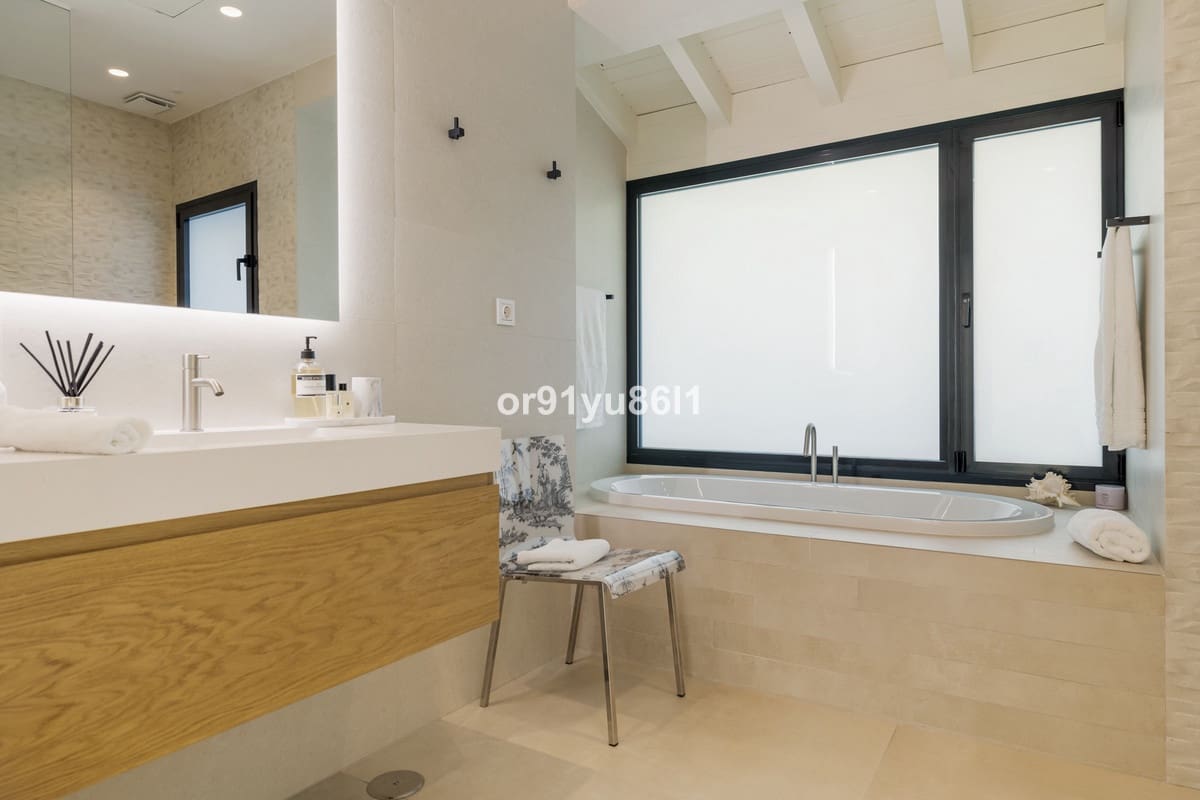 4 bedroom Villa for sale in Golden Mile - € 4,100,000 (Ref: 9856292)