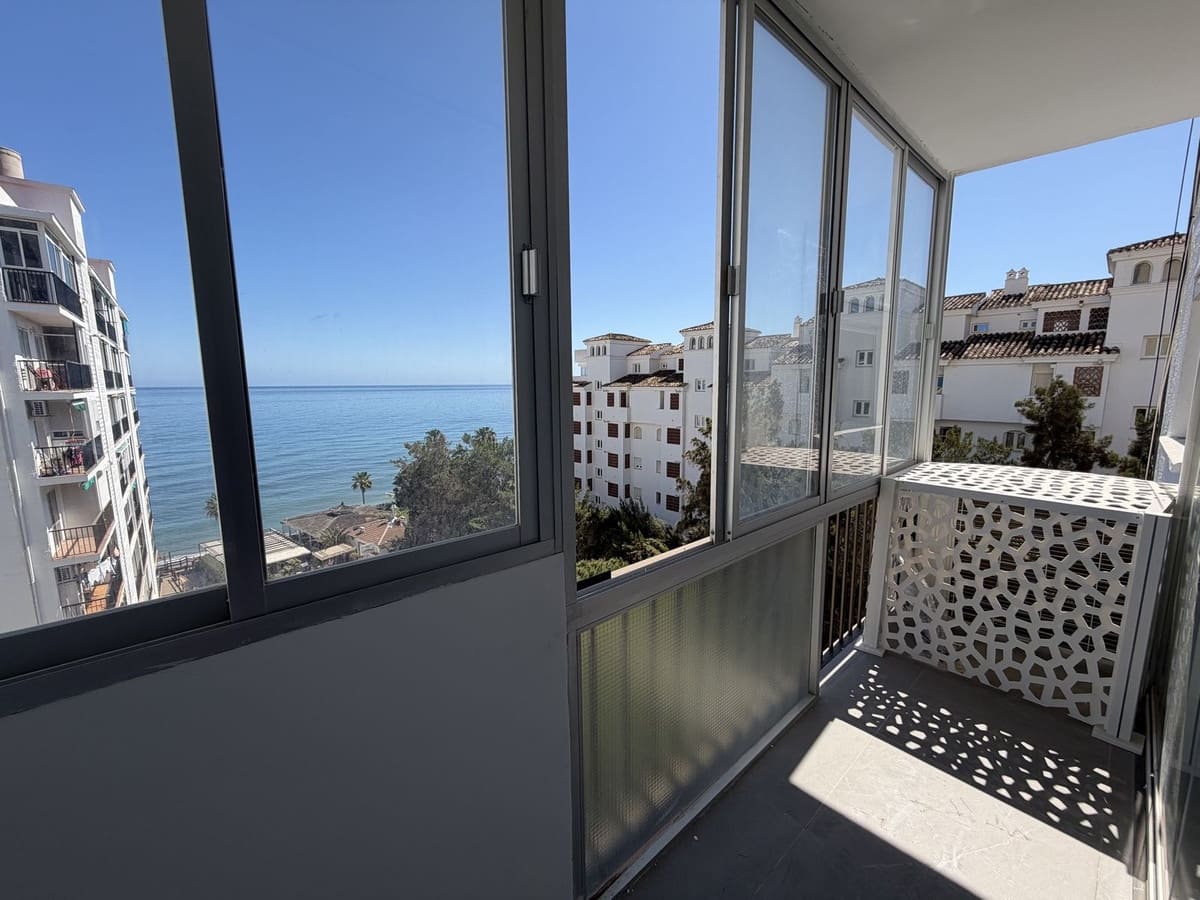 3 bedroom Apartment for sale in Calahonda with garage - € 399,000 (Ref: 9856295)