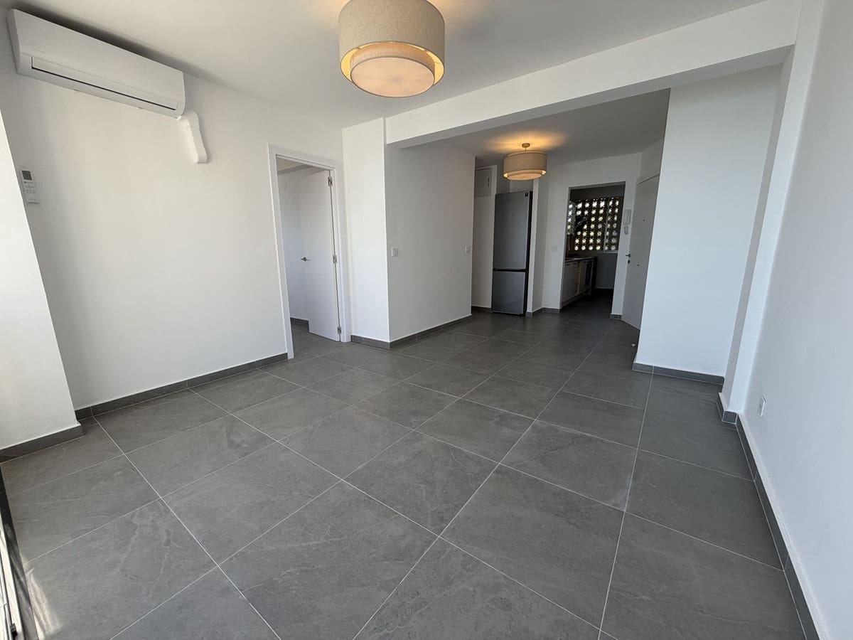 3 bedroom Apartment for sale in Calahonda with garage - € 399,000 (Ref: 9856295)