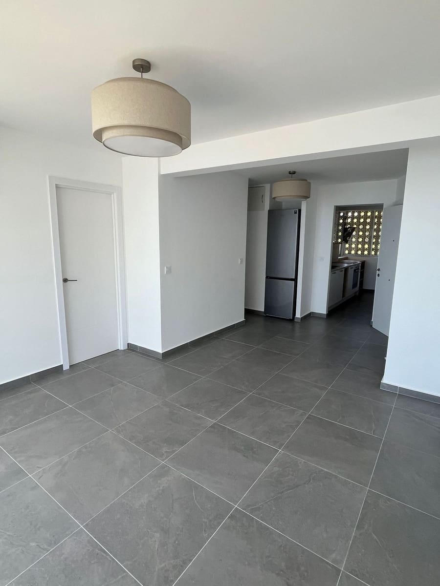 3 bedroom Apartment for sale in Calahonda with garage - € 399,000 (Ref: 9856295)