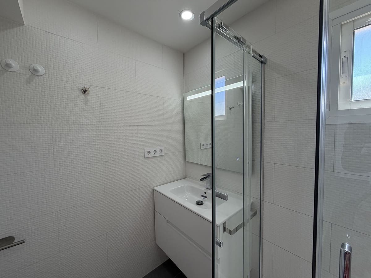 3 bedroom Apartment for sale in Calahonda with garage - € 399,000 (Ref: 9856295)