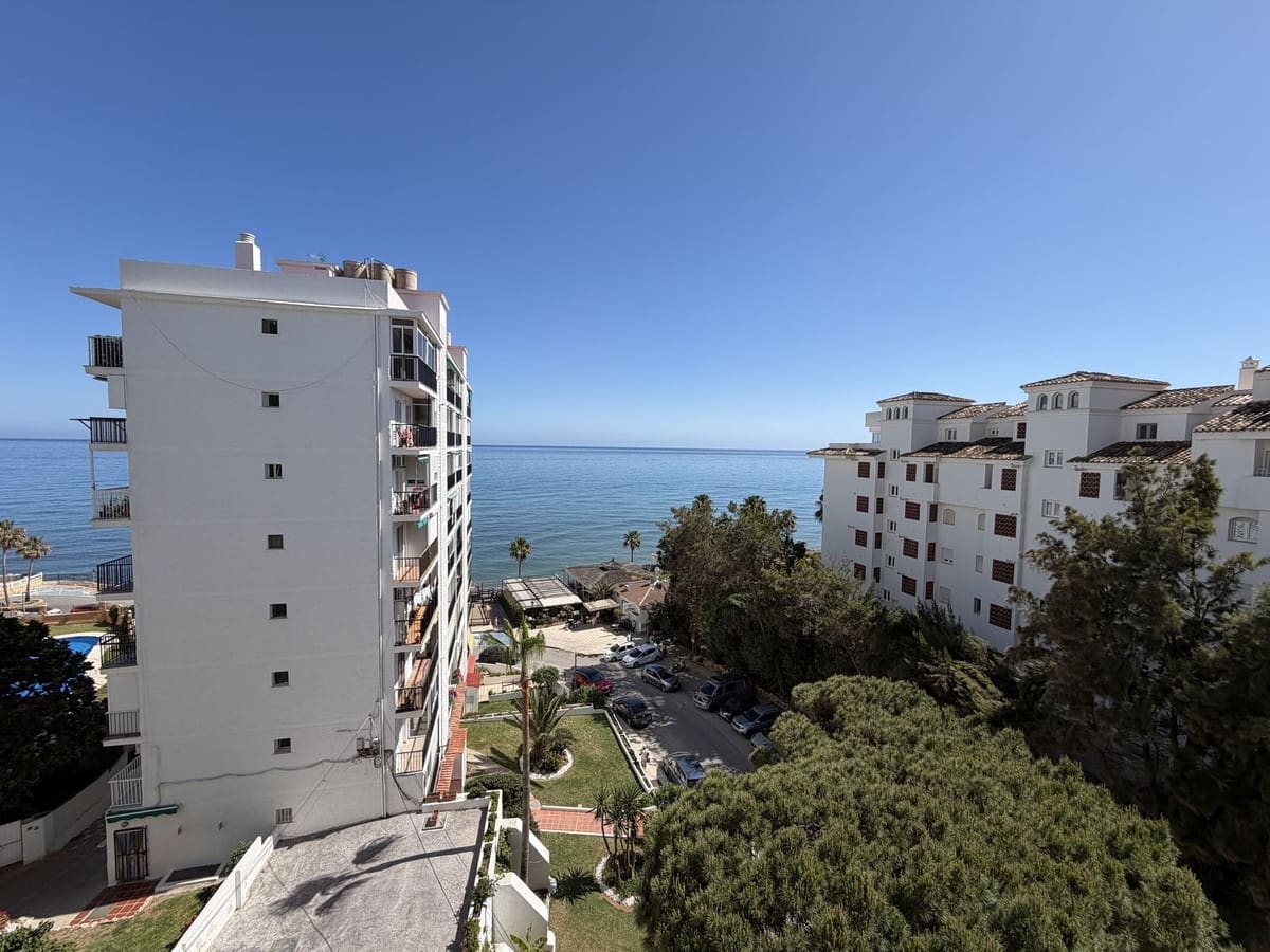 3 bedroom Apartment for sale in Calahonda with garage - € 399,000 (Ref: 9856295)