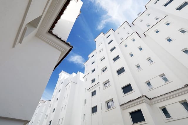 3 sypialnia Apartament na sprzedaż w Puerto de Estepona, Estepona z garażem - 499 000 € (Ref: 9861257)
