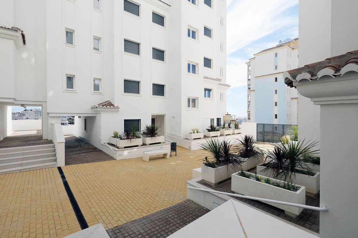 3 sypialnia Apartament na sprzedaż w Estepona z garażem - 499 000 € (Ref: 9861257)