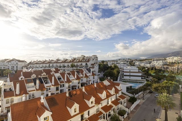 3 sypialnia Apartament na sprzedaż w Puerto de Estepona, Estepona z garażem - 499 000 € (Ref: 9861257)