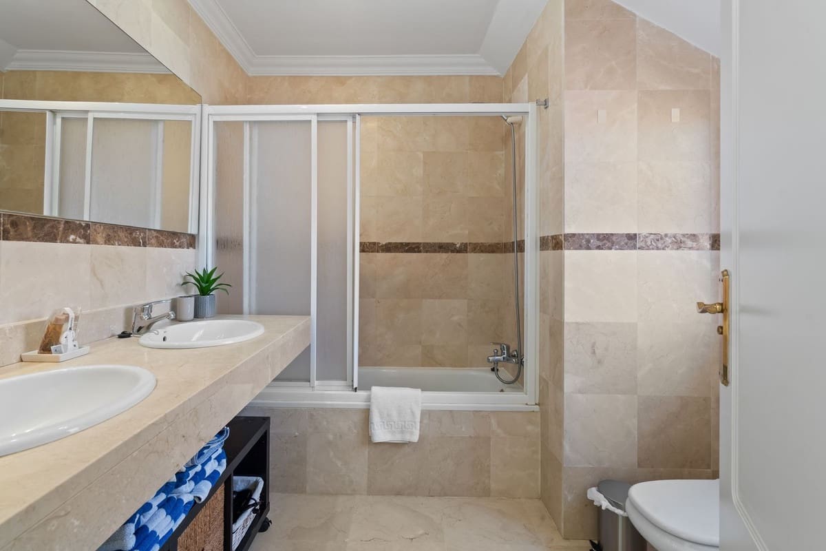 3 Zimmer Penthouse zu verkaufen in Estepona mit Garage - 670.000 € (Ref: 9861258)