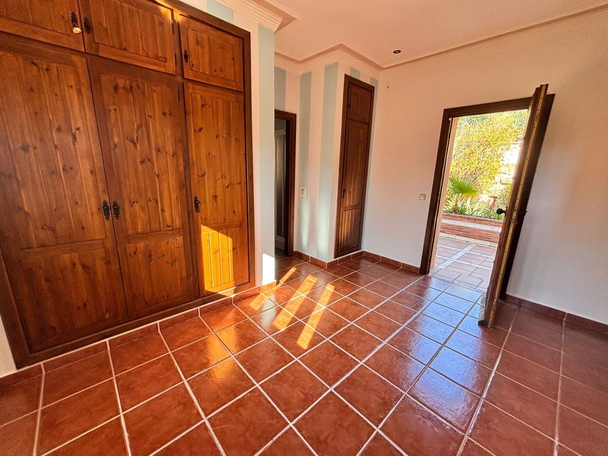 5 camera da letto Villa in vendita in Estepona - 1.676.000 € (Rif: 9861262)