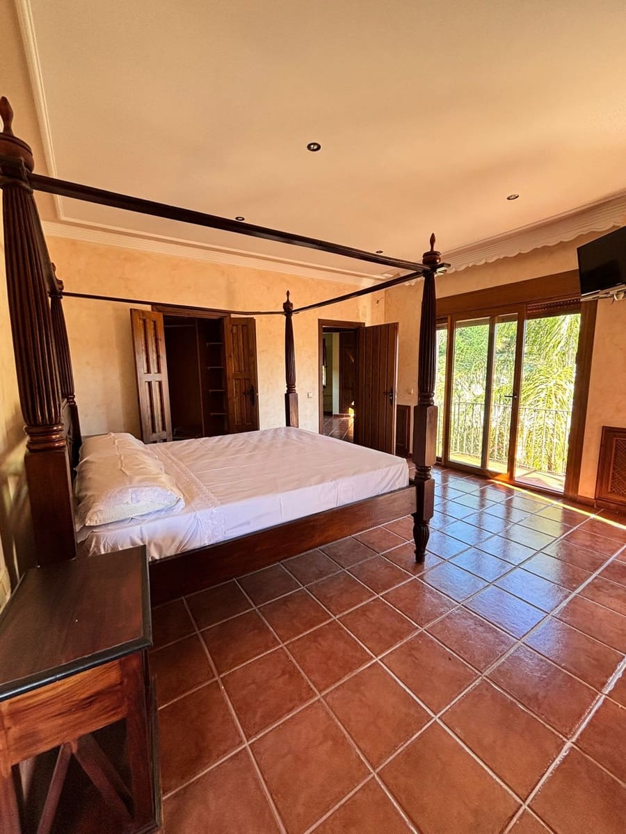 5 camera da letto Villa in vendita in Estepona - 1.676.000 € (Rif: 9861262)