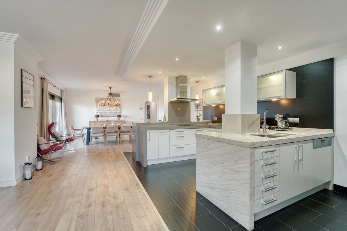 2 soveværelse Penthouse til salg i Estepona - € 629.000 (Ref: 9861276)