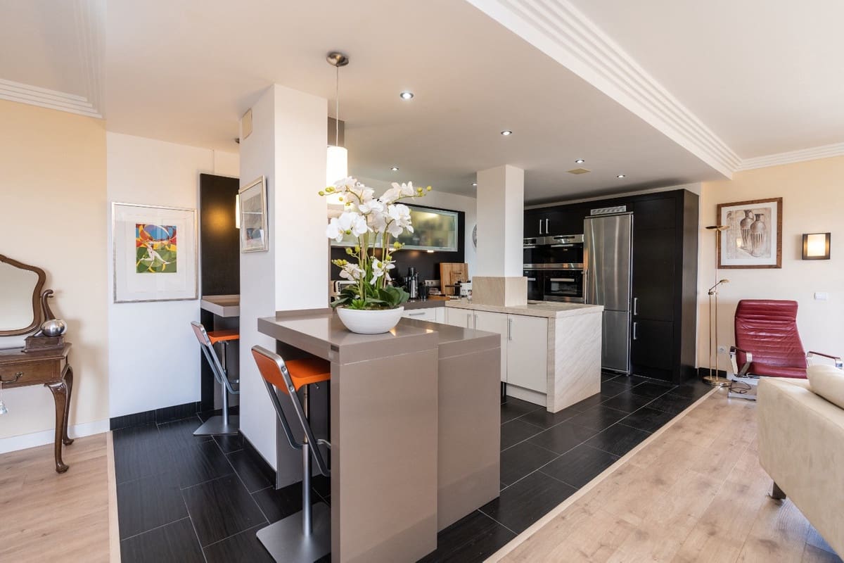 2 soveværelse Penthouse til salg i Estepona - € 629.000 (Ref: 9861276)