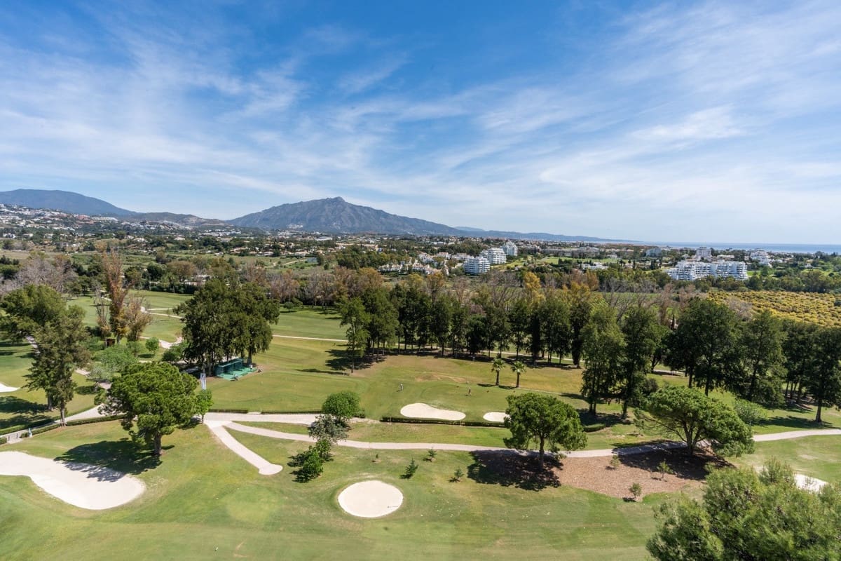 2 soveværelse Penthouse til salg i Estepona - € 629.000 (Ref: 9861276)