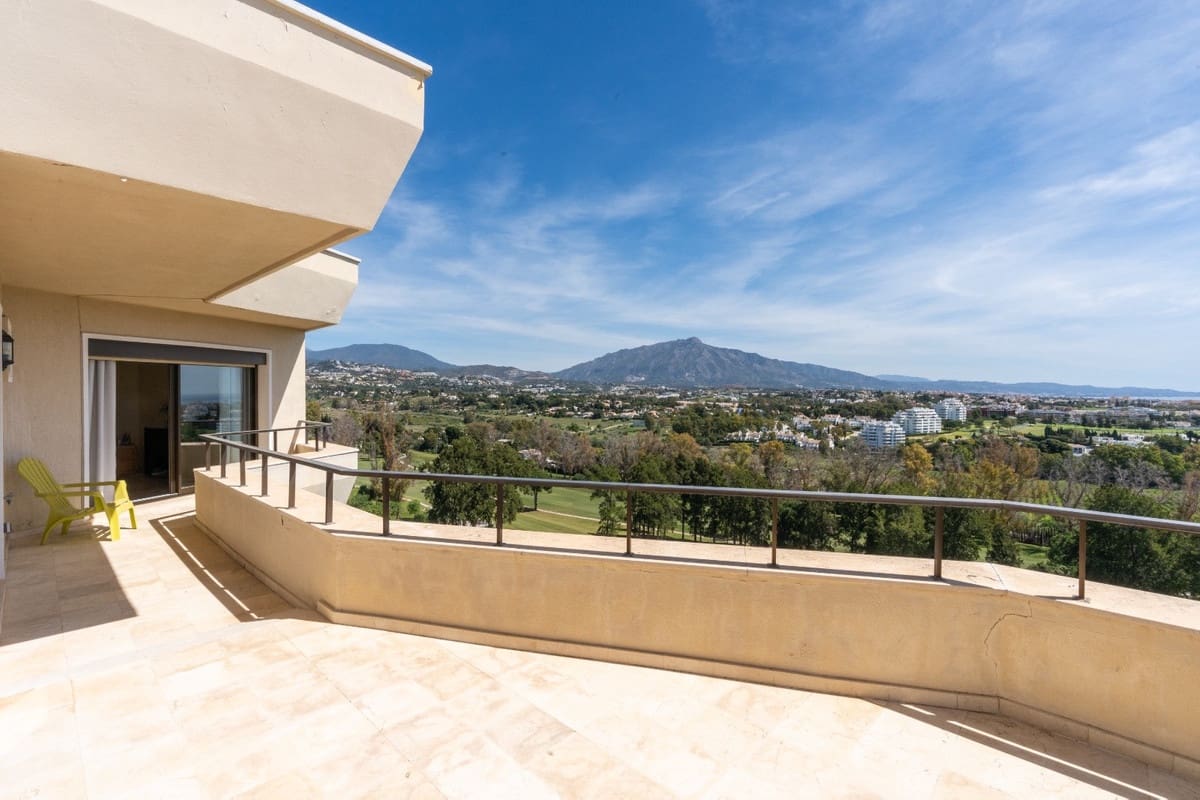2 soveværelse Penthouse til salg i Estepona - € 629.000 (Ref: 9861276)