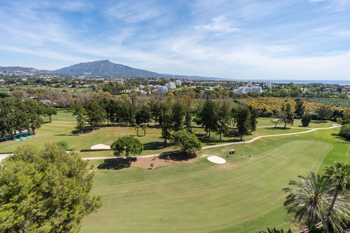 2 soveværelse Penthouse til salg i Estepona - € 629.000 (Ref: 9861276)