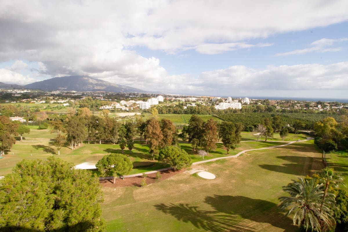 2 soveværelse Penthouse til salg i Estepona - € 629.000 (Ref: 9861276)