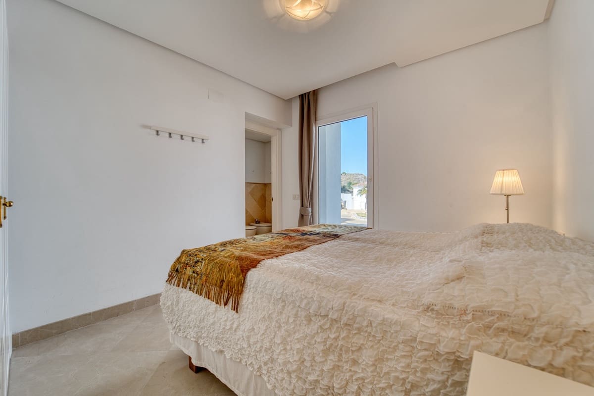 2 soveværelse Lejlighed til salg i Nueva Andalucia - € 575.000 (Ref: 9861294)