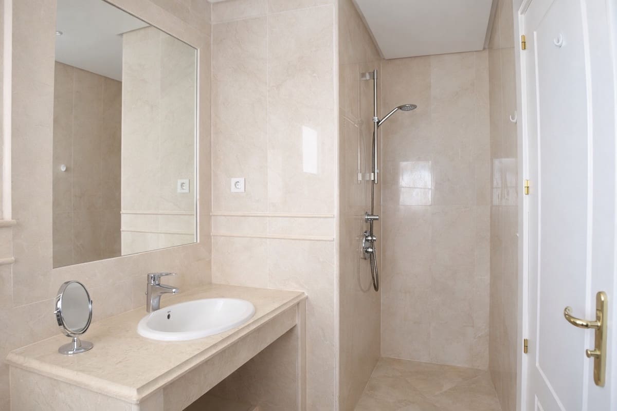 2 soveværelse Lejlighed til salg i Nueva Andalucia - € 575.000 (Ref: 9861294)