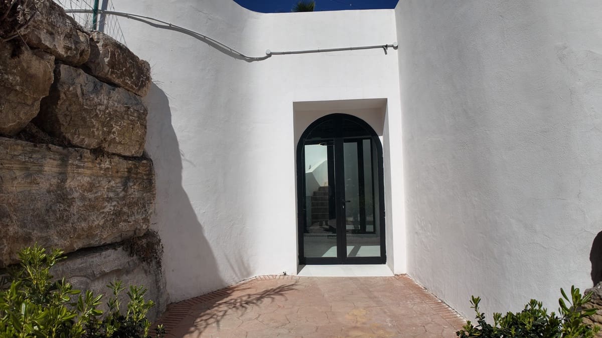 2 soveværelse Lejlighed til salg i Nueva Andalucia - € 575.000 (Ref: 9861294)