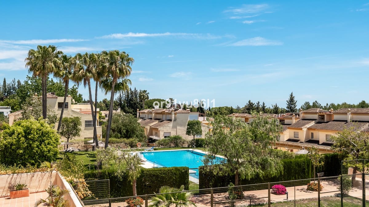 4 bedroom Finca/Country House for sale in Marbella - € 1,195,000 (Ref: 9863800)