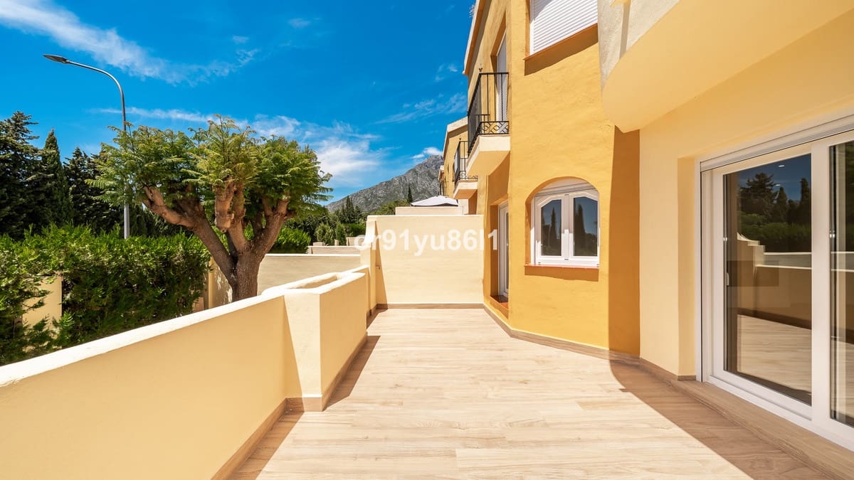 4 bedroom Finca/Country House for sale in Marbella - € 1,195,000 (Ref: 9863800)