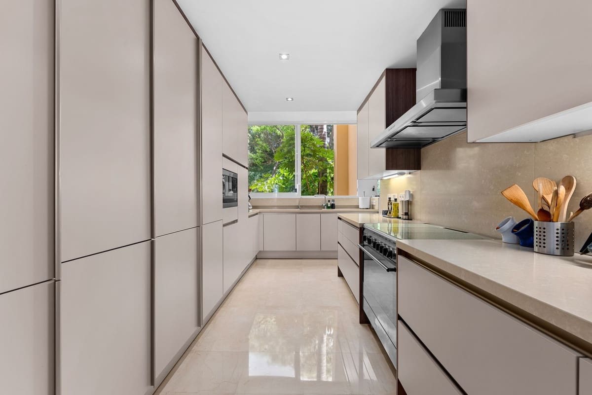 5 bedroom Apartment for sale in Rio Real with garage - € 5,295,000 (Ref: 9866281)
