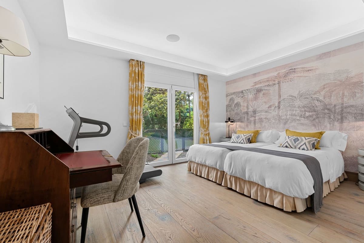5 bedroom Apartment for sale in Rio Real with garage - € 5,295,000 (Ref: 9866281)
