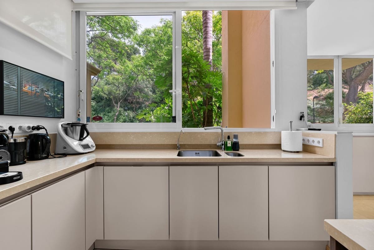5 bedroom Apartment for sale in Rio Real with garage - € 5,295,000 (Ref: 9866281)