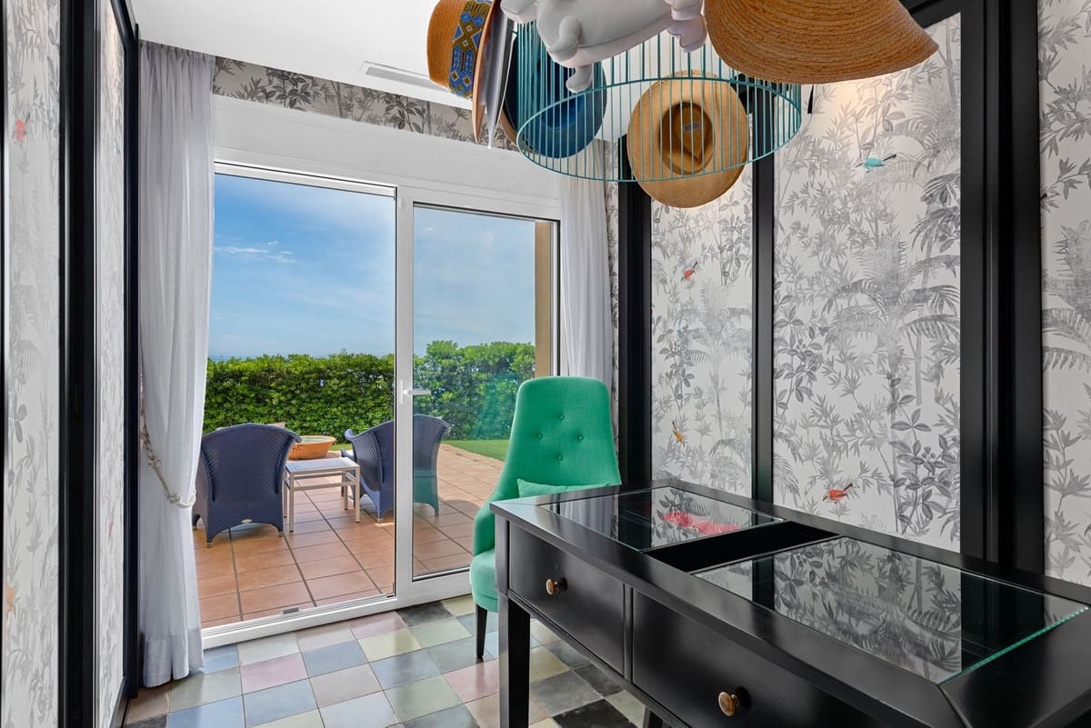 5 bedroom Apartment for sale in Rio Real with garage - € 5,295,000 (Ref: 9866281)