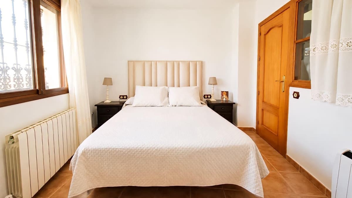8 quarto Casa em Banda para venda em Ronda com garagem - 245 000 € (Ref: 9866286)