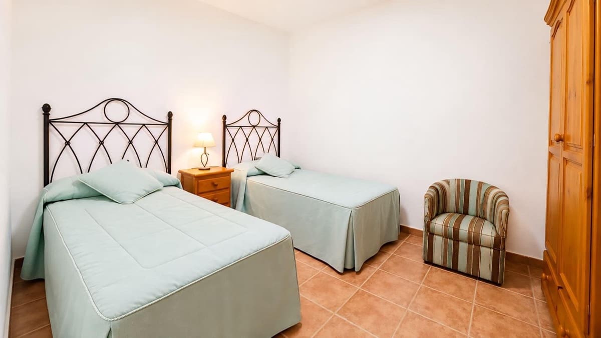 8 quarto Casa em Banda para venda em Ronda com garagem - 245 000 € (Ref: 9866286)
