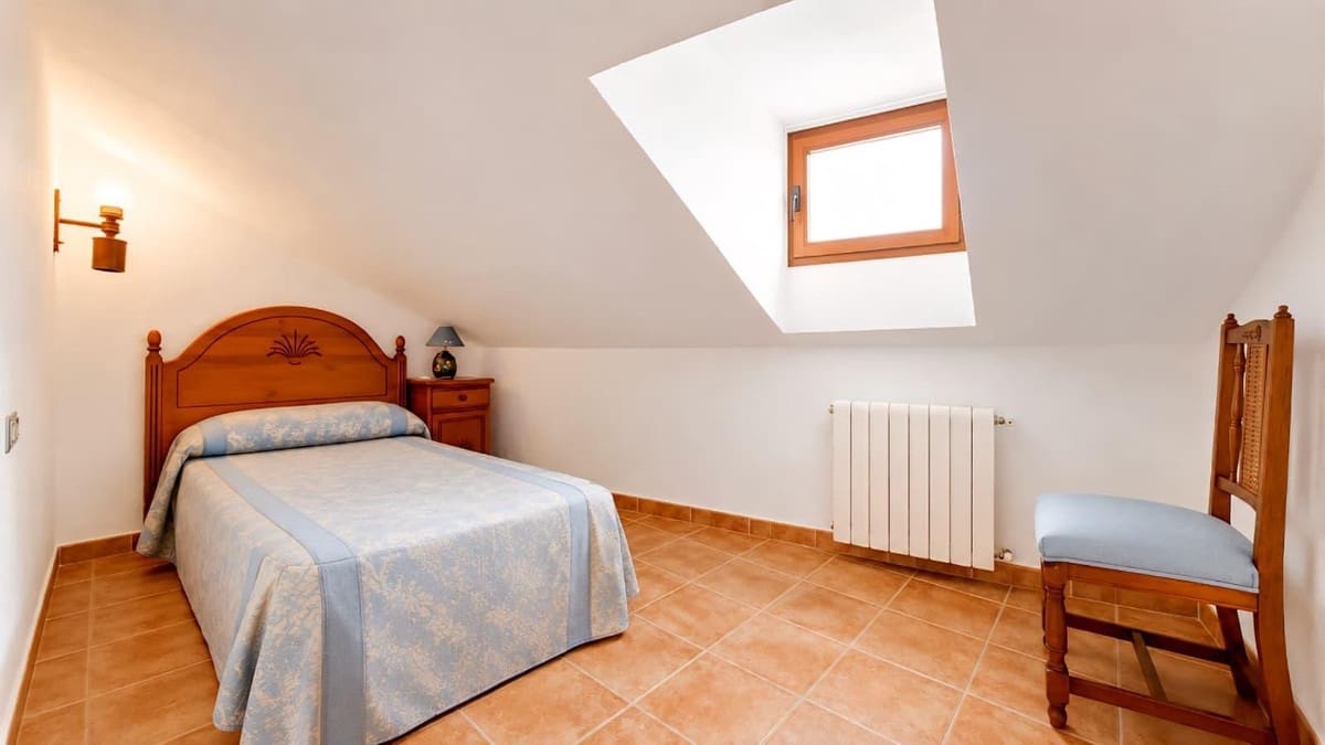 8 quarto Casa em Banda para venda em Ronda com garagem - 245 000 € (Ref: 9866286)