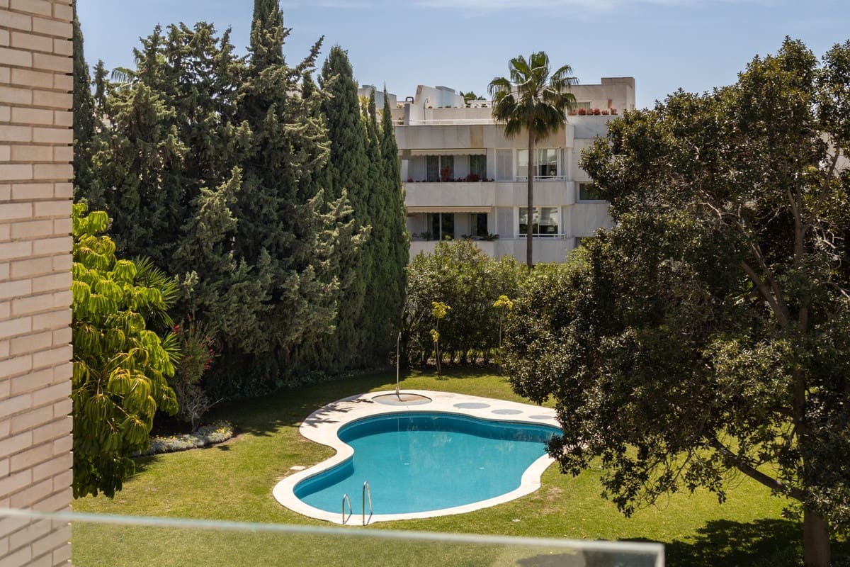 3 soveværelse Lejlighed til salg i Nueva Andalucia - € 779.000 (Ref: 9866287)