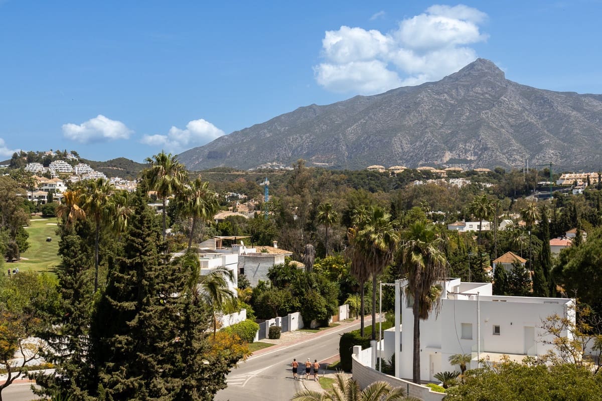 3 soveværelse Lejlighed til salg i Nueva Andalucia - € 779.000 (Ref: 9866287)