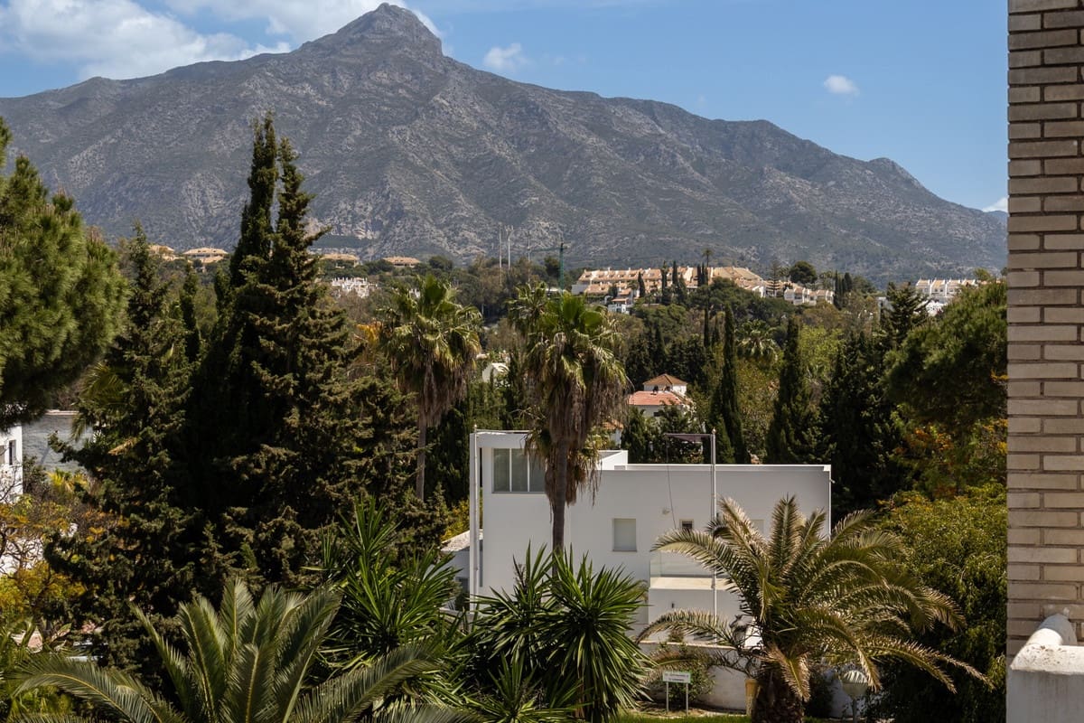3 soveværelse Lejlighed til salg i Nueva Andalucia - € 779.000 (Ref: 9866287)