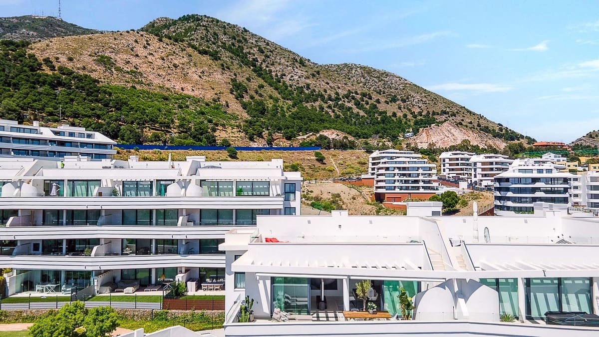 3 sypialnia Penthouse na sprzedaż w Fuengirola z garażem - 1 199 000 € (Ref: 9867977)