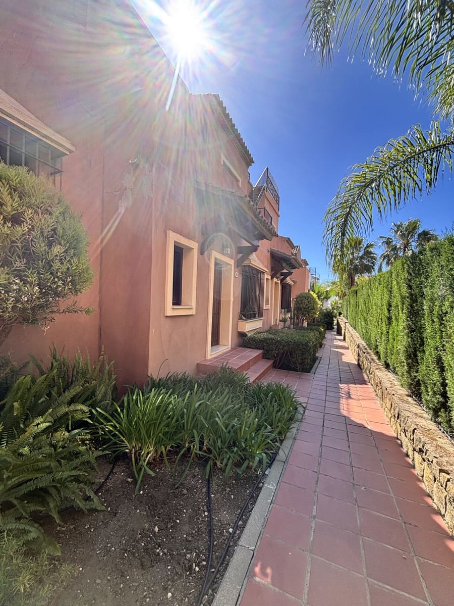 3 chambre Maison de Ville à vendre à Estepona - 940 000 € (Ref: 9867983)
