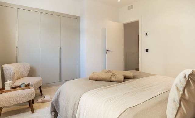 4 quarto Apartamento para venda em Aloha Golf, Marbella - 895 000 € (Ref: 9868005)