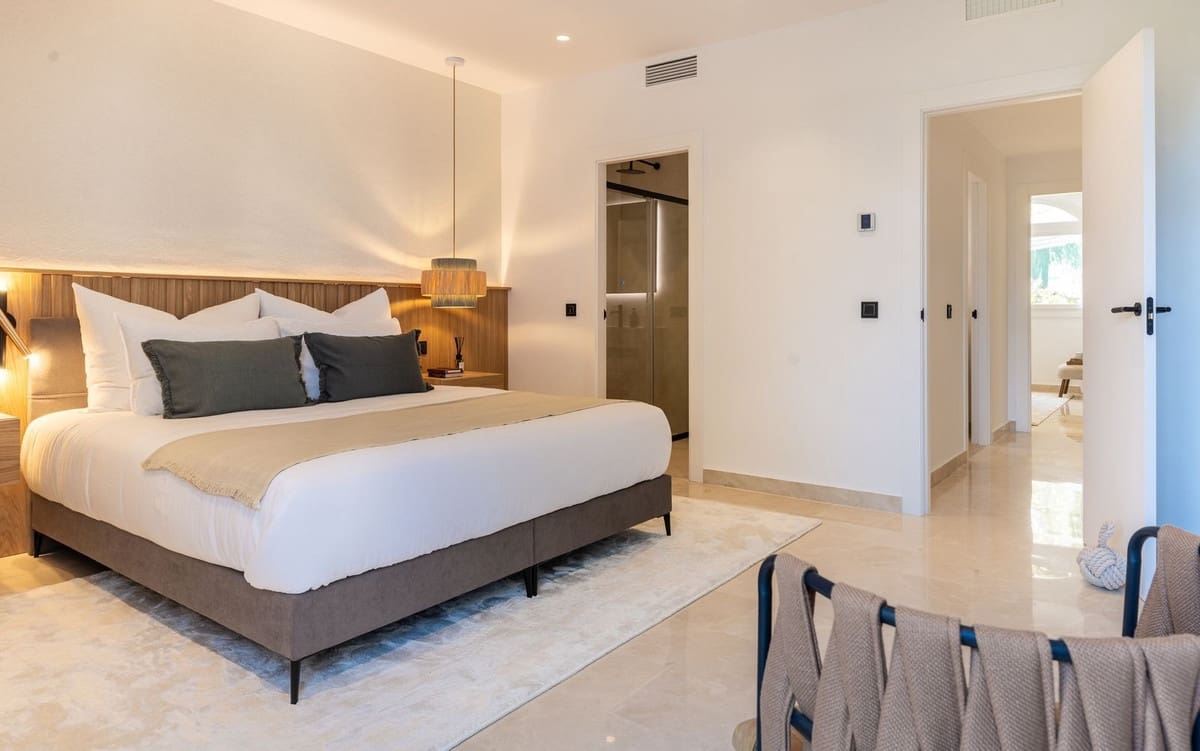 4 bedroom Apartment for sale in Aloha Golf - € 895,000 (Ref: 9868005)