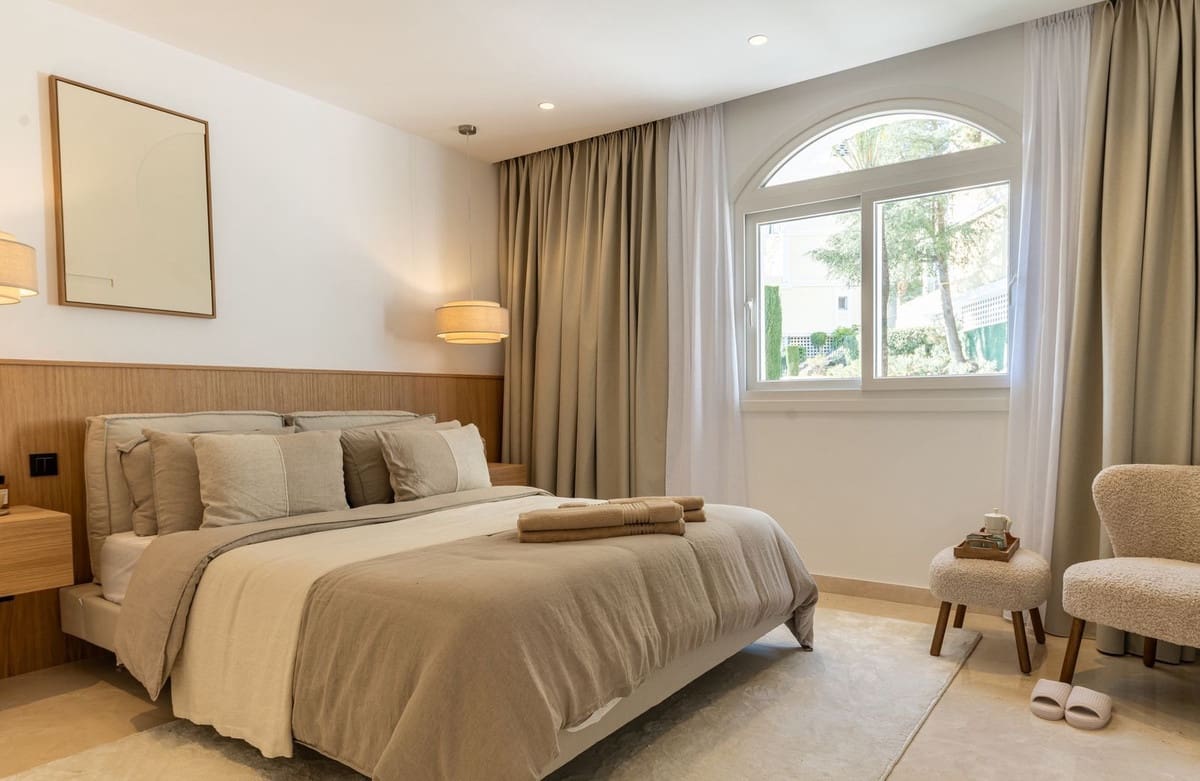 4 bedroom Apartment for sale in Aloha Golf - € 895,000 (Ref: 9868005)