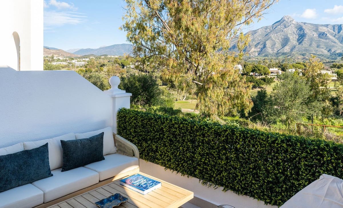 4 bedroom Apartment for sale in Aloha Golf - € 895,000 (Ref: 9868005)
