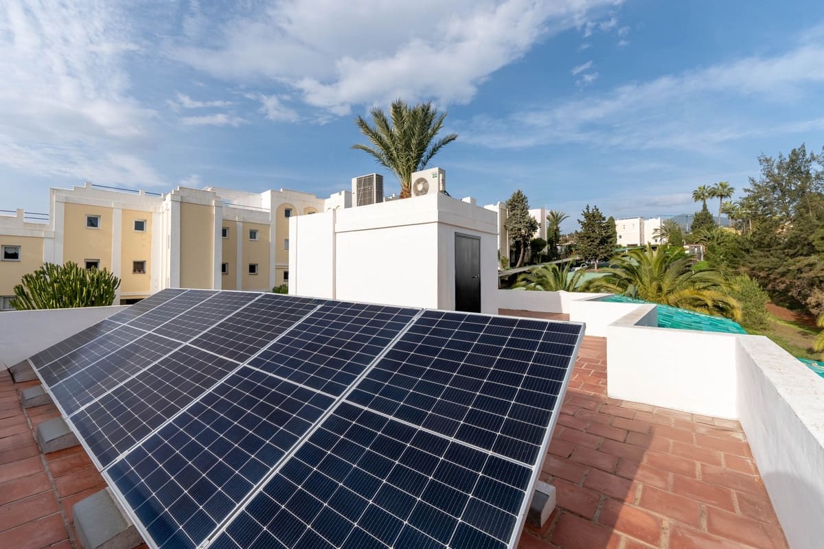 2 bedroom Finca/Country House for sale in La Quinta - € 1,750,000 (Ref: 9868013)