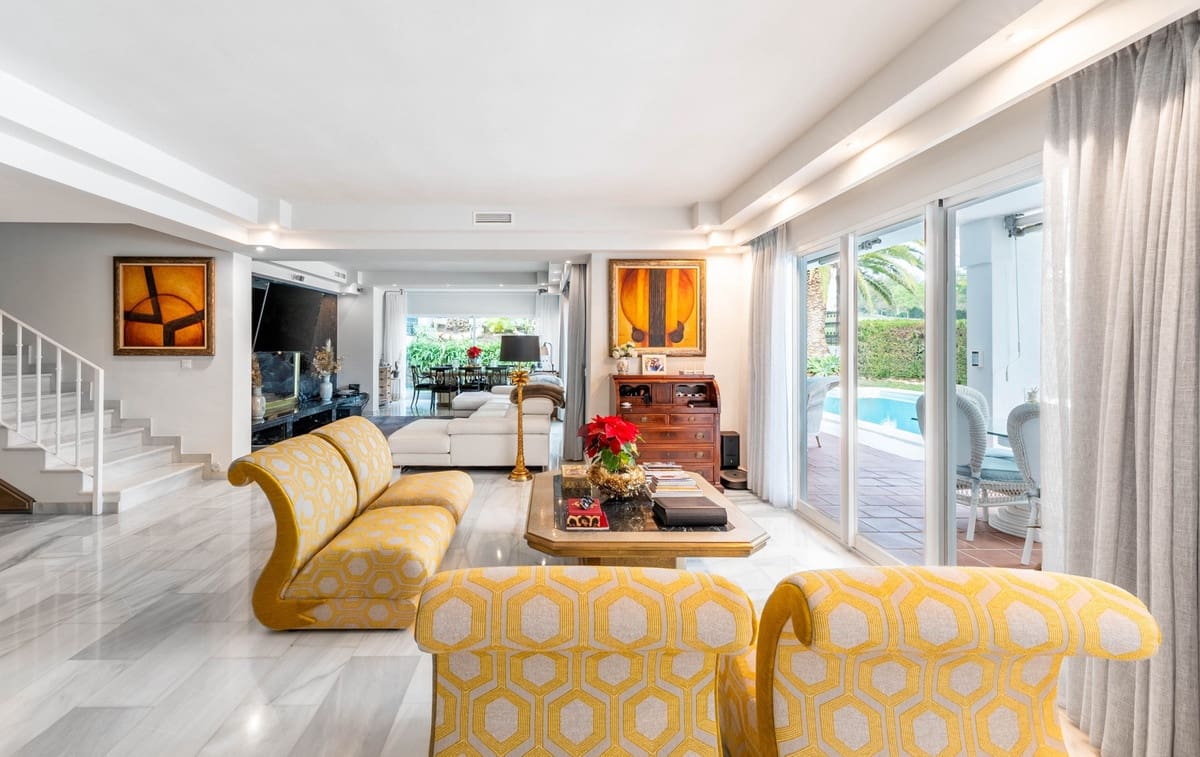2 bedroom Finca/Country House for sale in La Quinta - € 1,750,000 (Ref: 9868013)