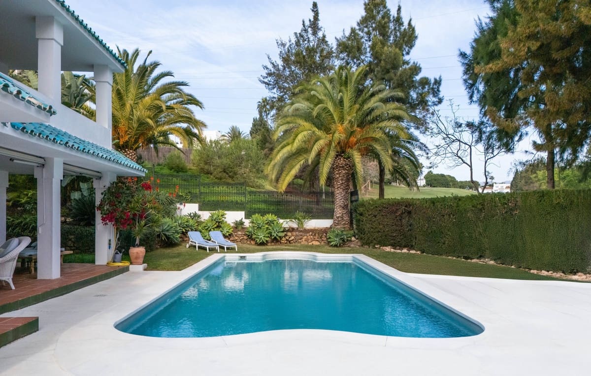 2 bedroom Finca/Country House for sale in La Quinta - € 1,750,000 (Ref: 9868013)