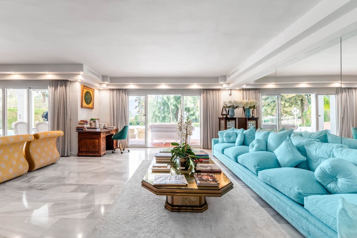 2 bedroom Finca/Country House for sale in La Quinta - € 1,750,000 (Ref: 9868013)