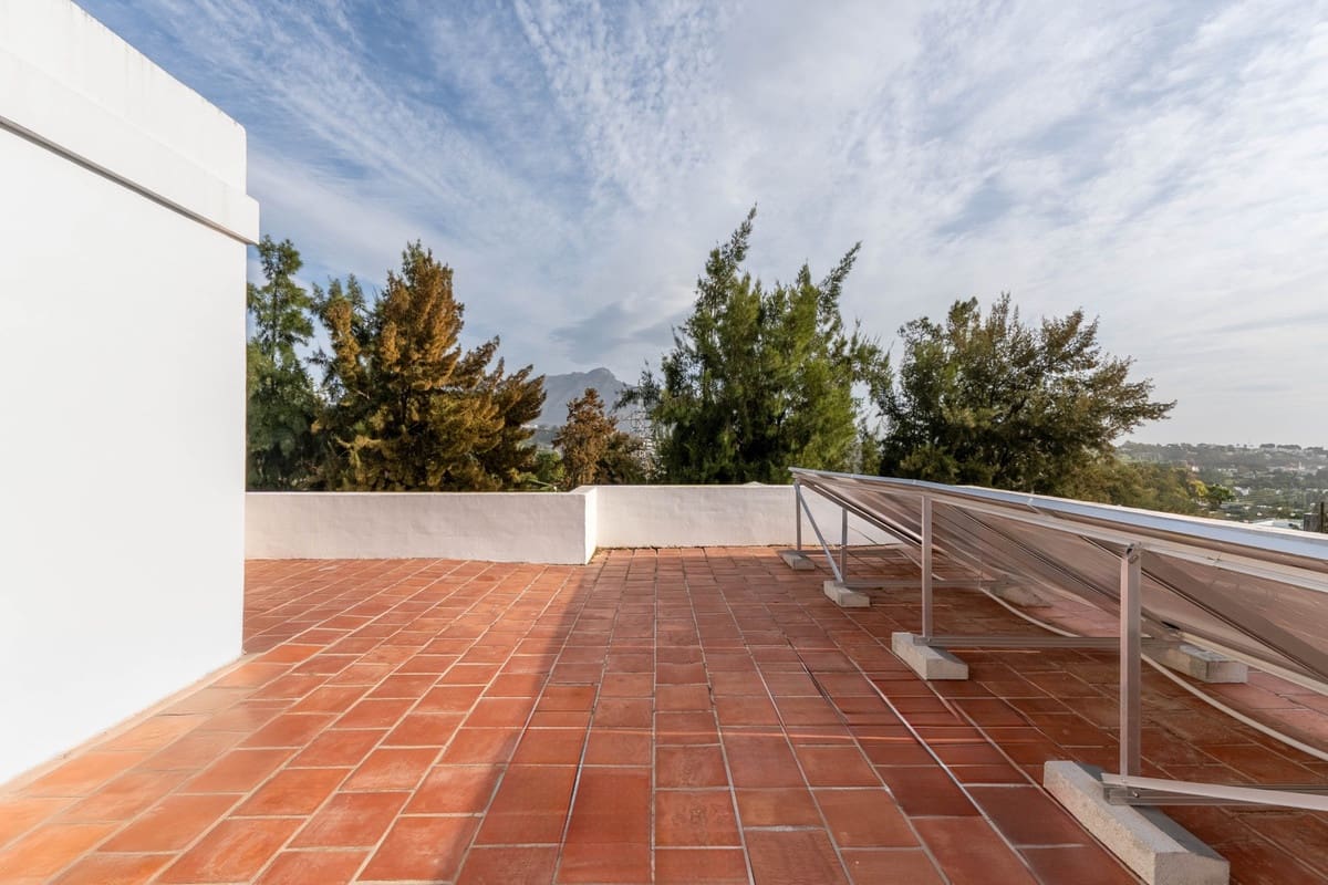 2 bedroom Finca/Country House for sale in La Quinta - € 1,750,000 (Ref: 9868013)