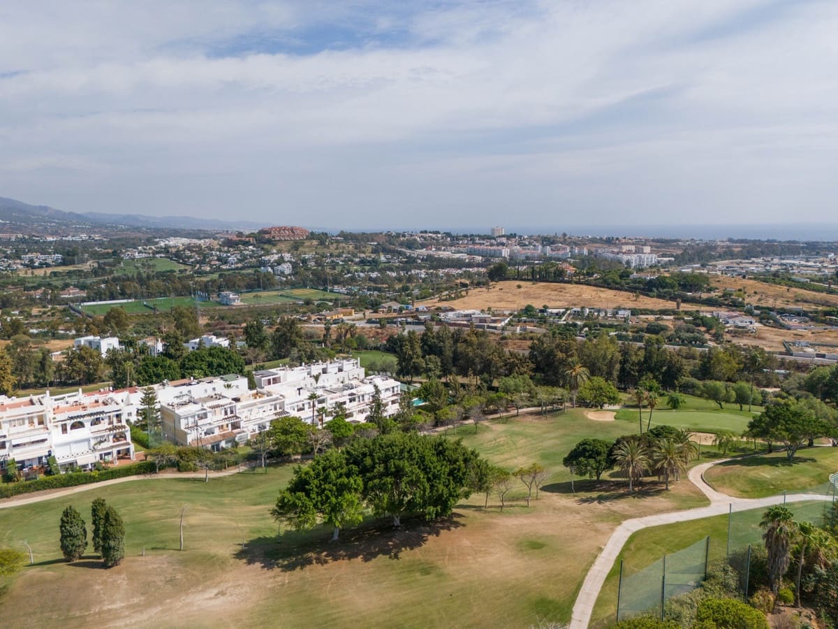 2 bedroom Finca/Country House for sale in La Quinta - € 1,750,000 (Ref: 9868013)