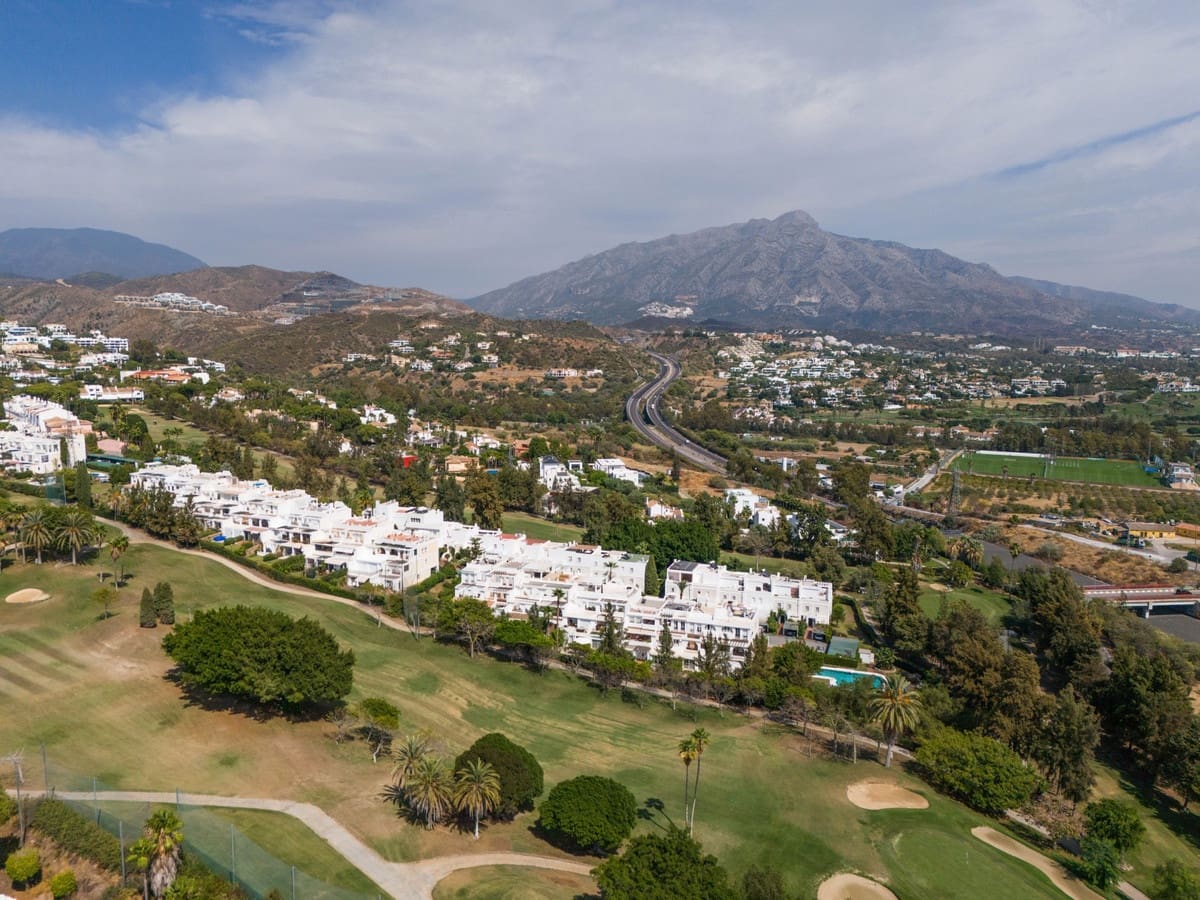 2 bedroom Finca/Country House for sale in La Quinta - € 1,750,000 (Ref: 9868013)